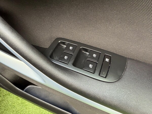 Used Vauxhall Zafira Tourer 2017 for sale - 76215332: Photo 40