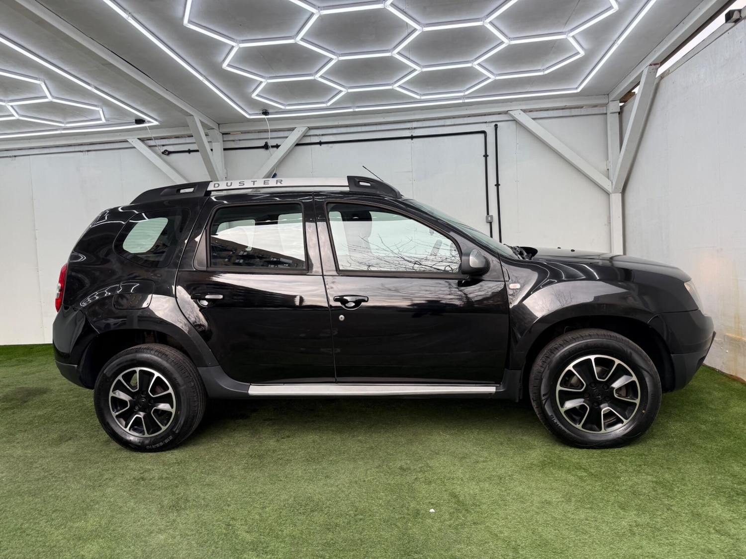 Used Dacia Duster 2017 for sale - 77807933: Photo 2
