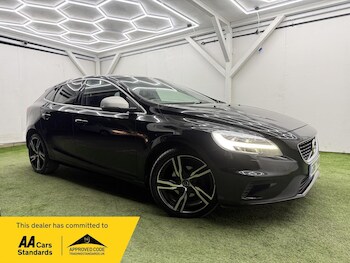 Used Volvo V40 2018 for sale - 77824059: Photo
