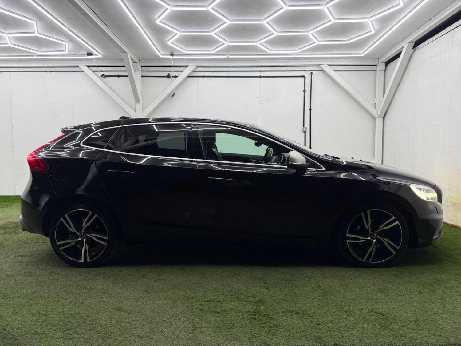 Used Volvo V40 for sale - 77824059: Photo 2