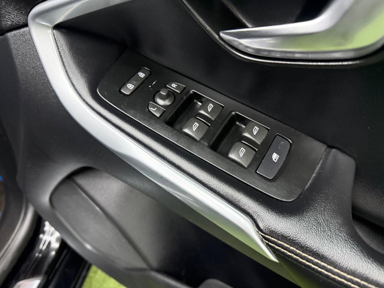 Used Volvo V40 for sale - 77824059: Photo 40