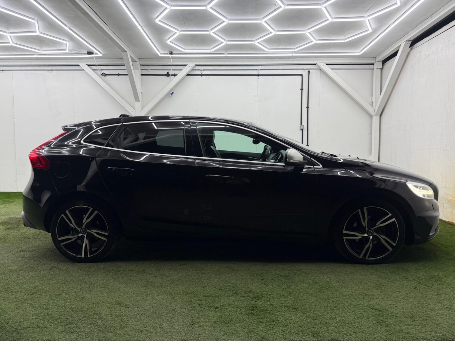 Used Volvo V40 for sale - 77824059: Photo 5