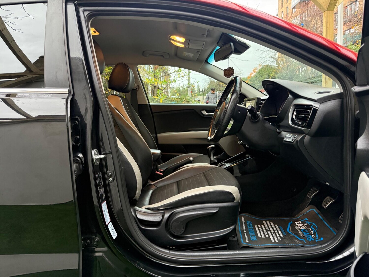 Used Kia Stonic 2017 for sale - 76596953: Photo 14