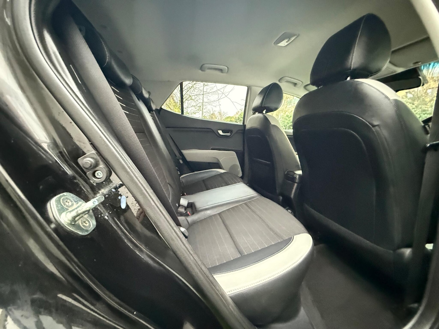 Used Kia Stonic 2017 for sale - 76596953: Photo 19