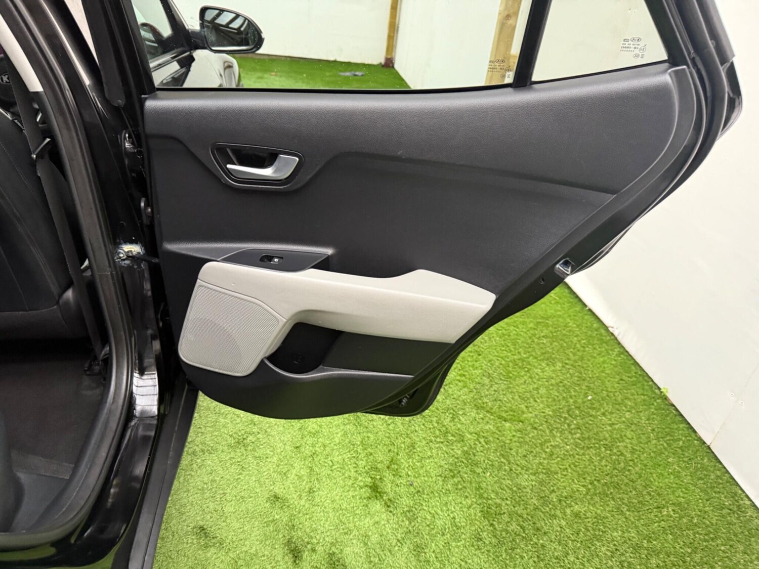 Used Kia Stonic 2017 for sale - 76596953: Photo 21