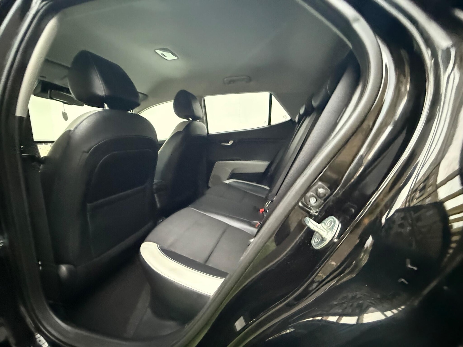 Used Kia Stonic 2017 for sale - 76596953: Photo 23