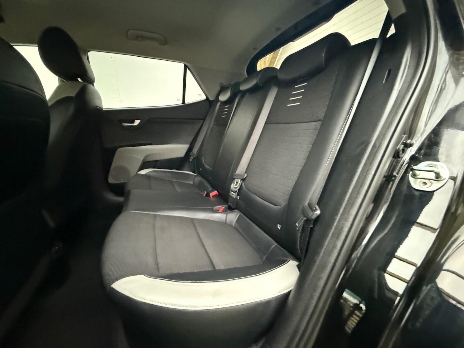 Used Kia Stonic 2017 for sale - 76596953: Photo 24