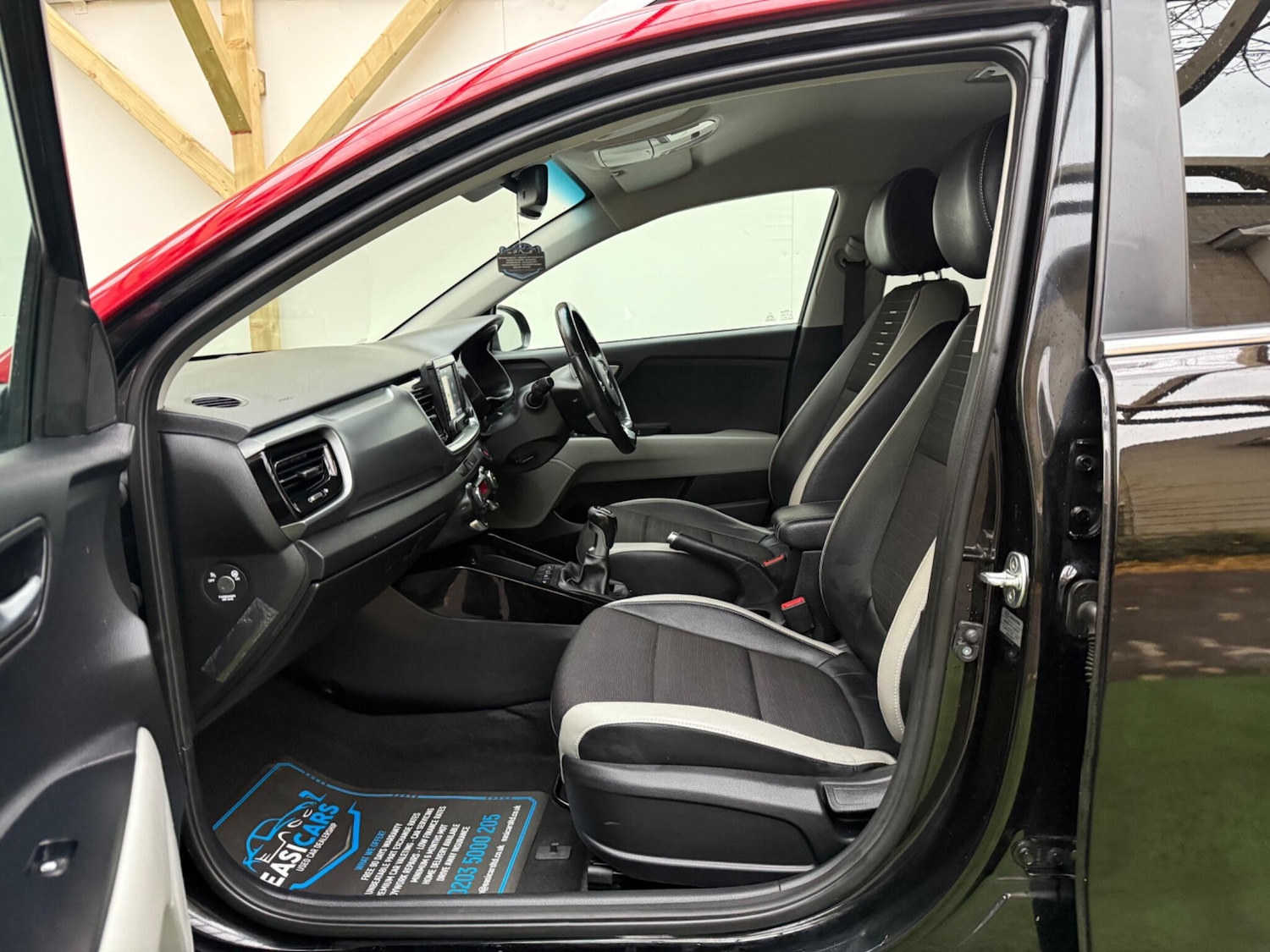 Used Kia Stonic 2017 for sale - 76596953: Photo 25