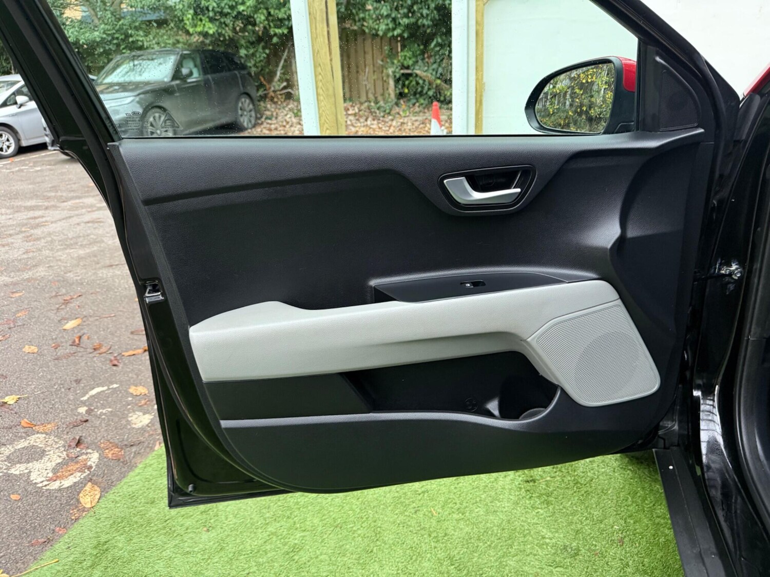 Used Kia Stonic 2017 for sale - 76596953: Photo 27