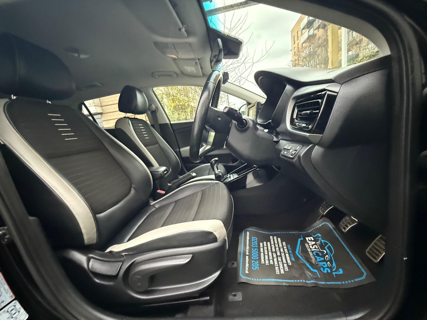 Used Kia Stonic 2017 for sale - 76596953: Photo 3