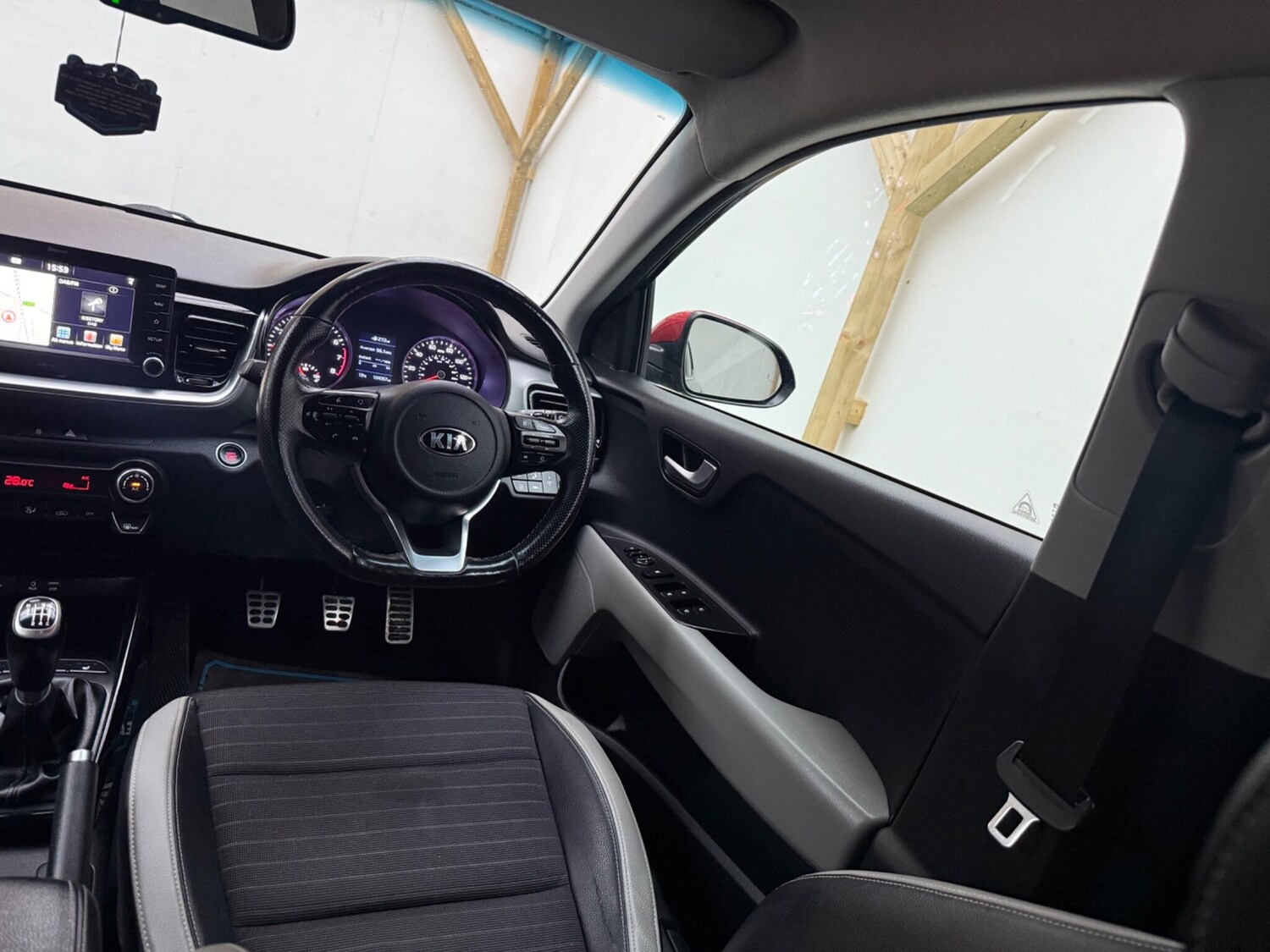 Used Kia Stonic 2017 for sale - 76596953: Photo 39