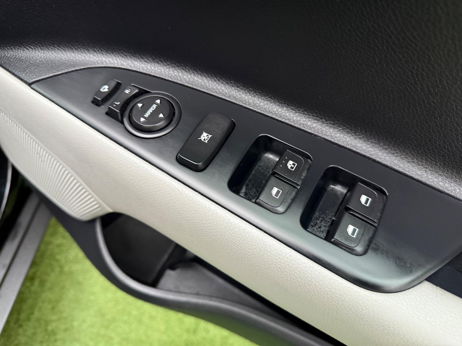 Used Kia Stonic 2017 for sale - 76596953: Photo 40