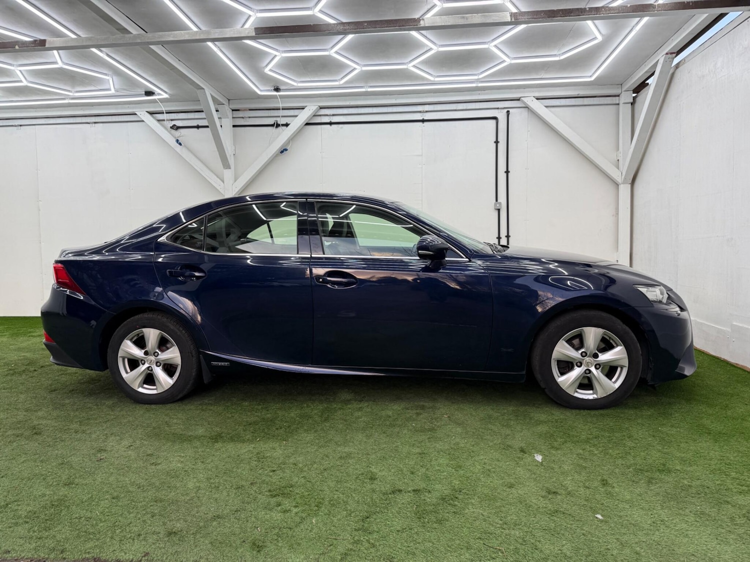 Used Lexus IS 2015 for sale - 77132051: Photo 2