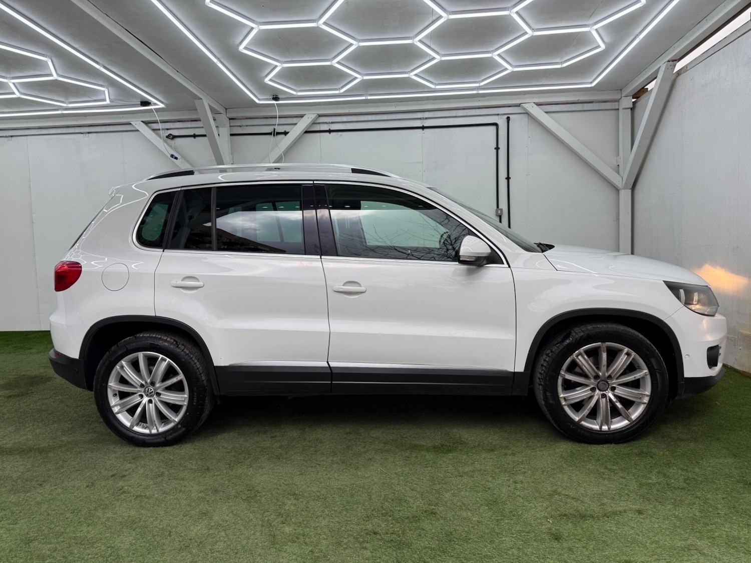 Used Volkswagen Tiguan 2016 for sale - 77909415: Photo 2