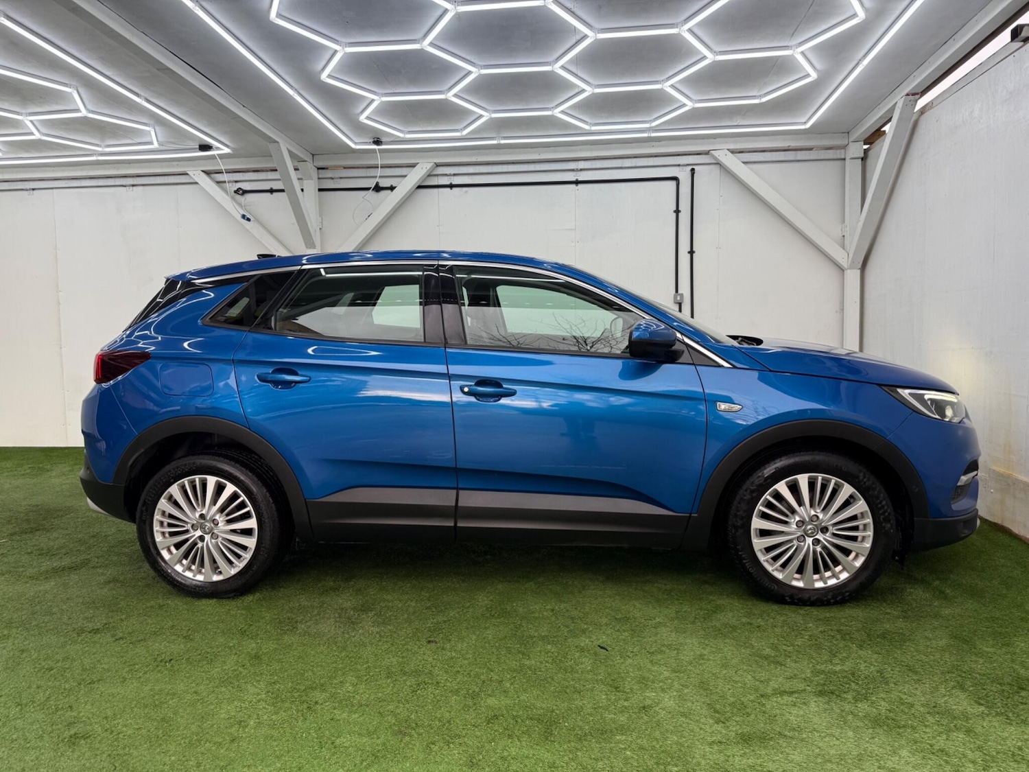 Used Vauxhall Grandland X 2019 for sale - 77550716: Photo 2