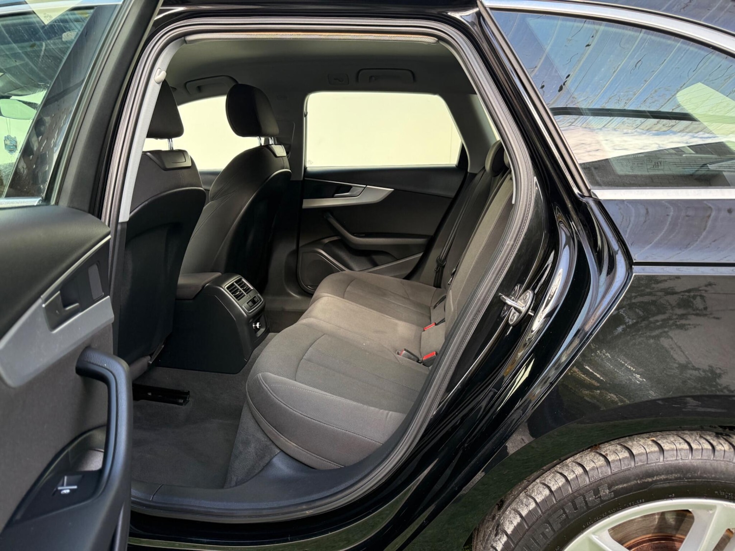 Used Audi A4 Avant 2016 for sale - 76398208: Photo 21