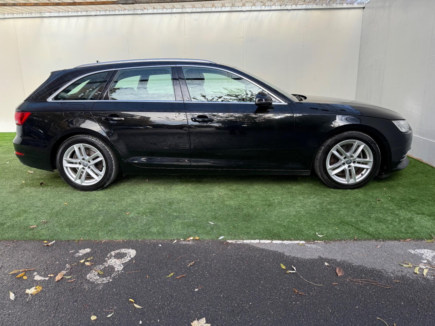 Used Audi A4 Avant 2016 for sale - 76398208: Photo 5