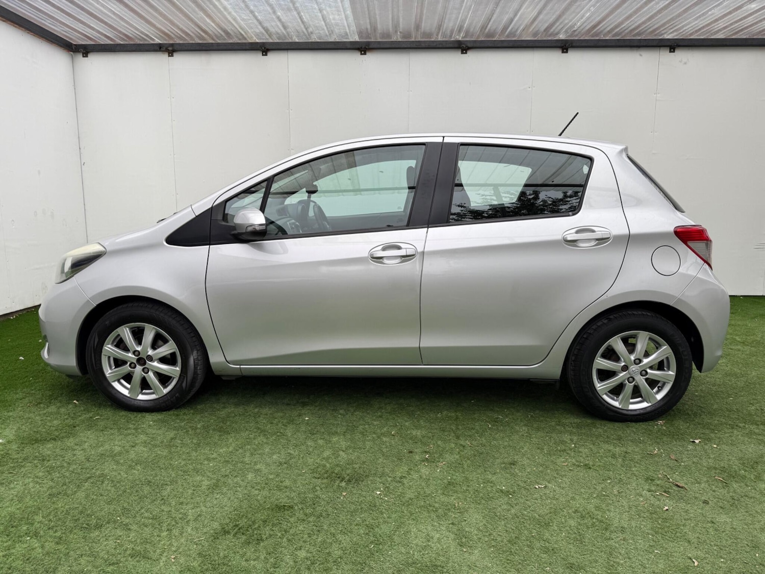 Used Toyota Yaris 2012 for sale - 76398321: Photo 10