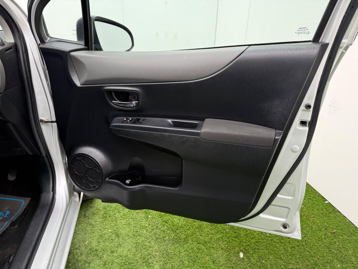 Used Toyota Yaris 2012 for sale - 76398321: Photo 17