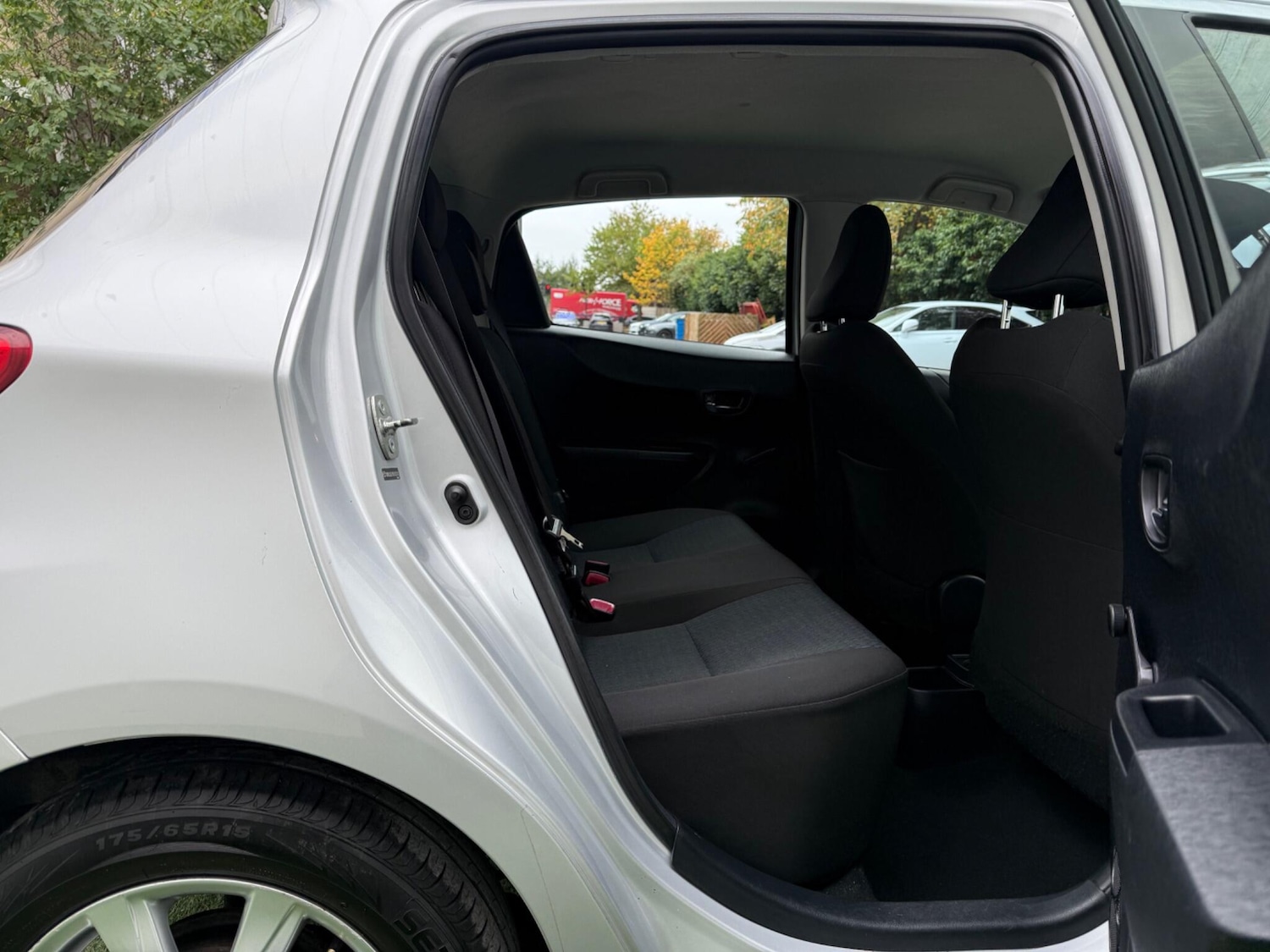 Used Toyota Yaris 2012 for sale - 76398321: Photo 18