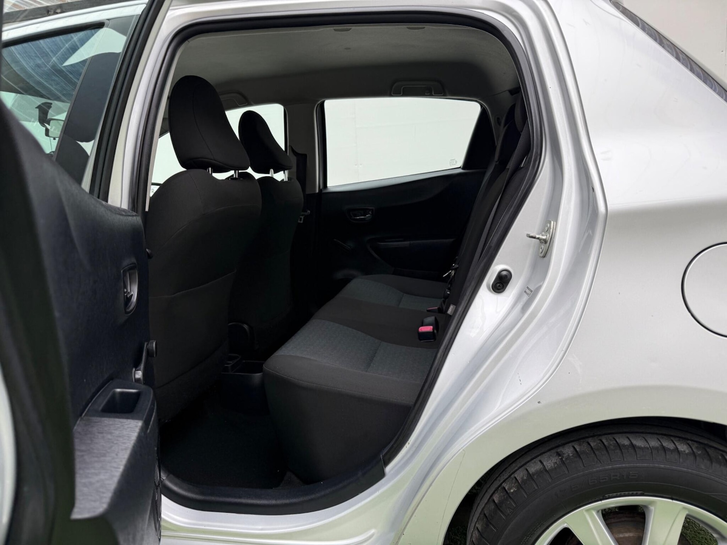 Used Toyota Yaris 2012 for sale - 76398321: Photo 22