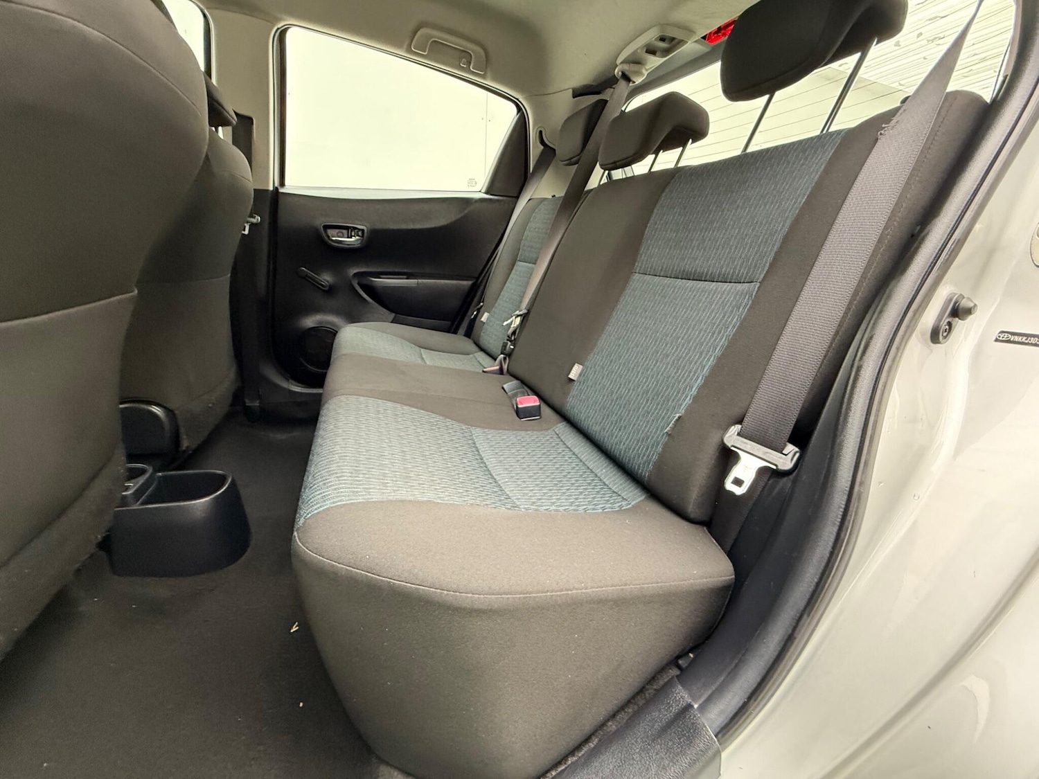 Used Toyota Yaris 2012 for sale - 76398321: Photo 24