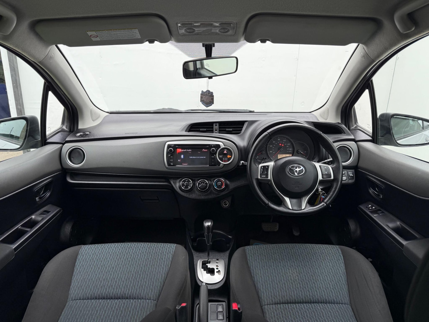 Used Toyota Yaris 2012 for sale - 76398321: Photo 28