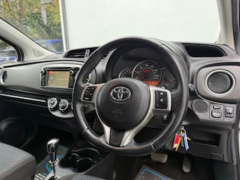 Used Toyota Yaris 2012 for sale - 76398321: Photo