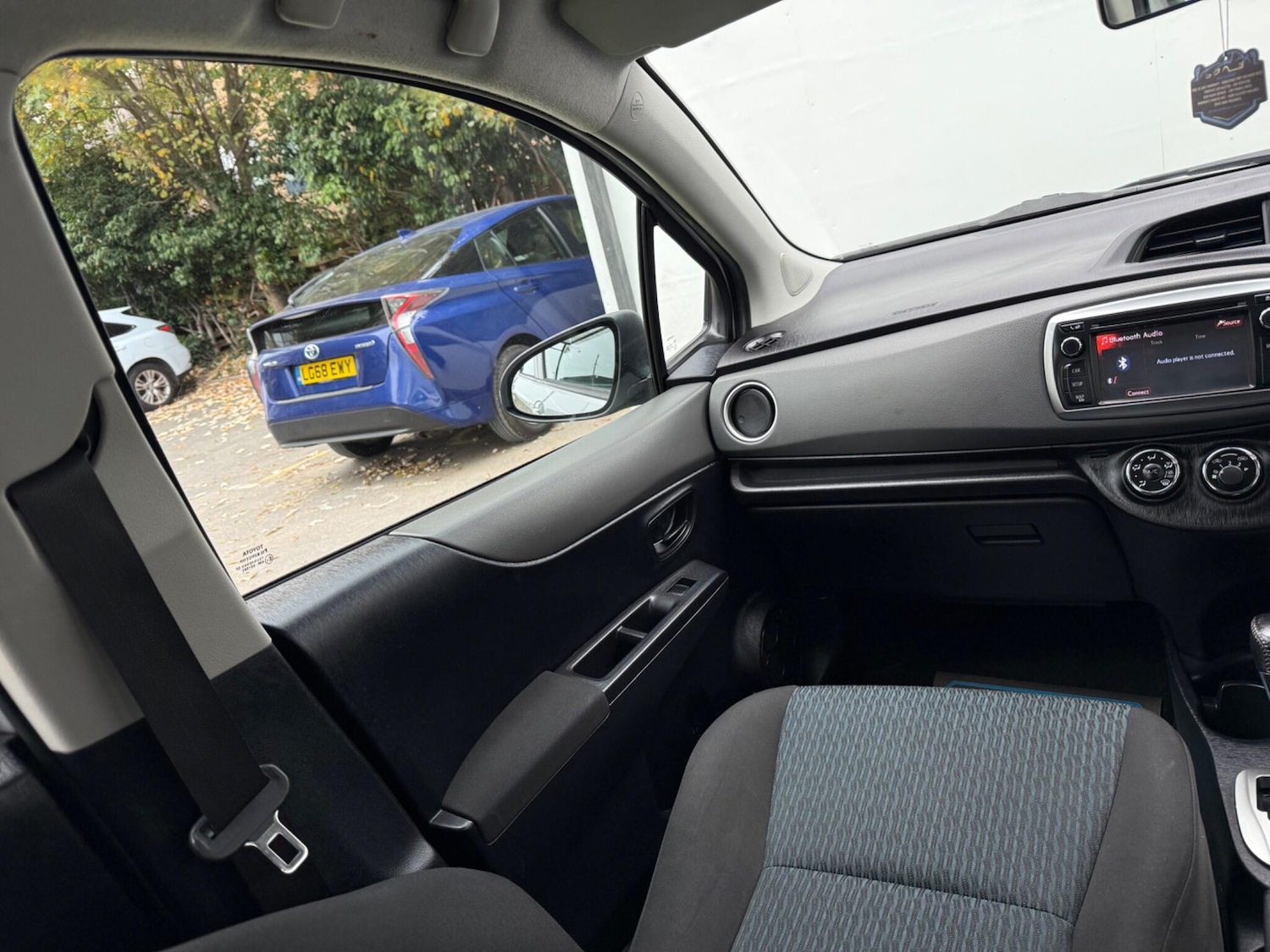 Used Toyota Yaris 2012 for sale - 76398321: Photo 38