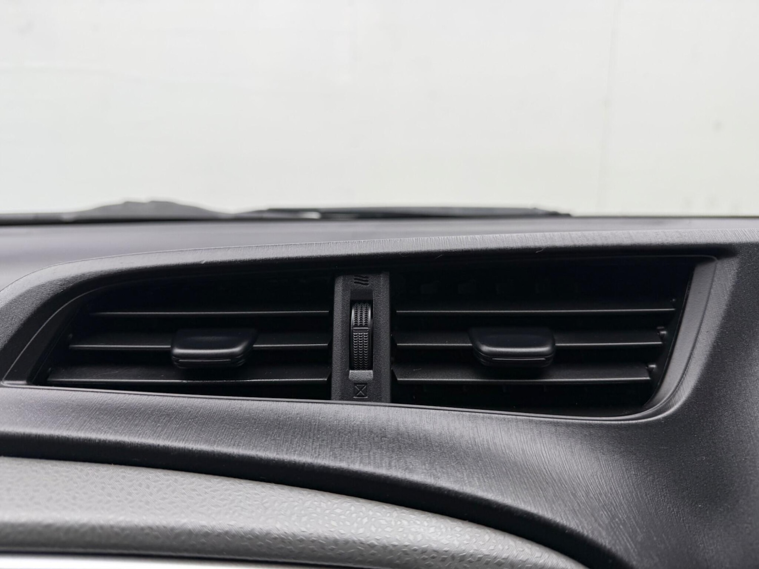 Used Toyota Yaris 2012 for sale - 76398321: Photo 43