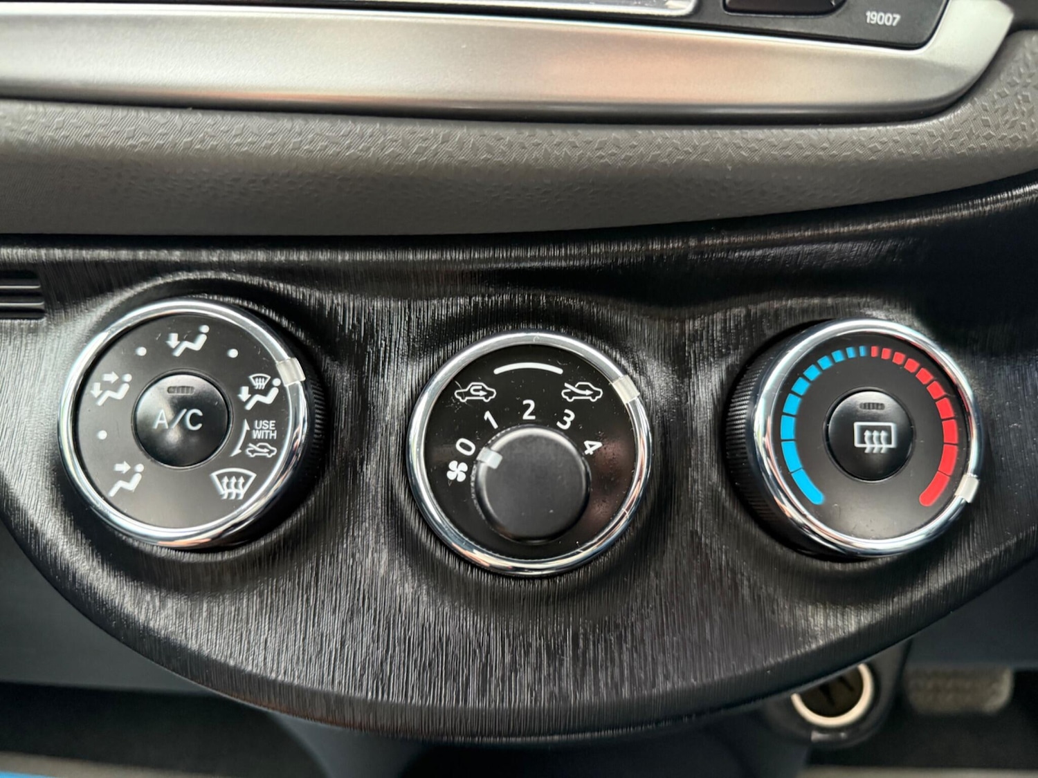 Used Toyota Yaris 2012 for sale - 76398321: Photo 51