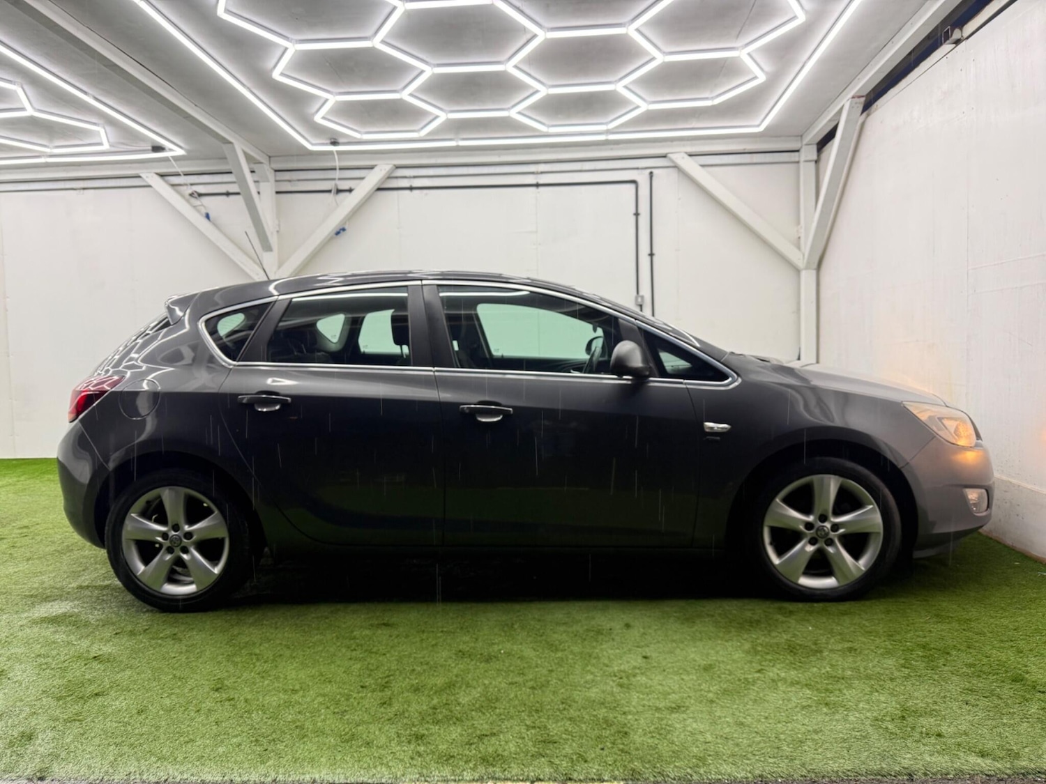 Used Vauxhall Astra for sale - 77440626: Photo 2