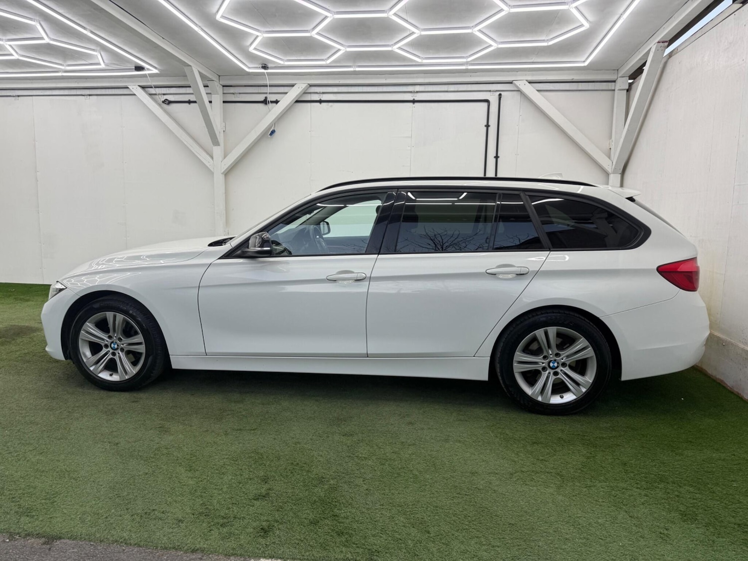 Used BMW 3 Series 2016 for sale - 77940021: Photo 10