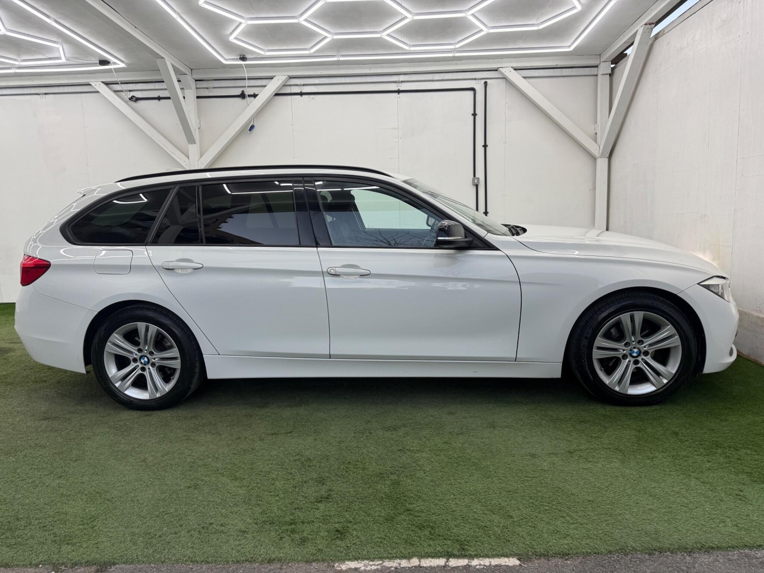 Used BMW 3 Series 2016 for sale - 77940021: Photo 2