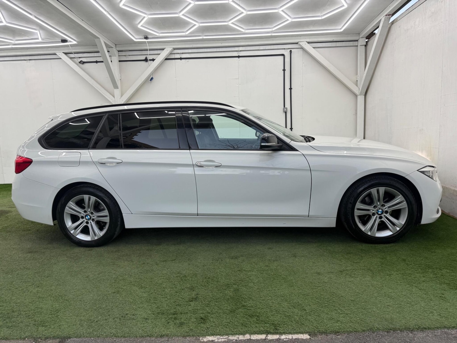 Used BMW 3 Series 2016 for sale - 77940021: Photo 5