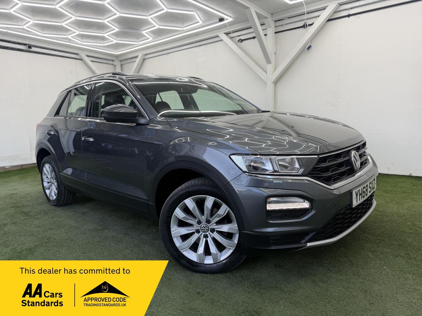 Used Volkswagen T-Roc 2018 for sale - 77892856: Photo 1