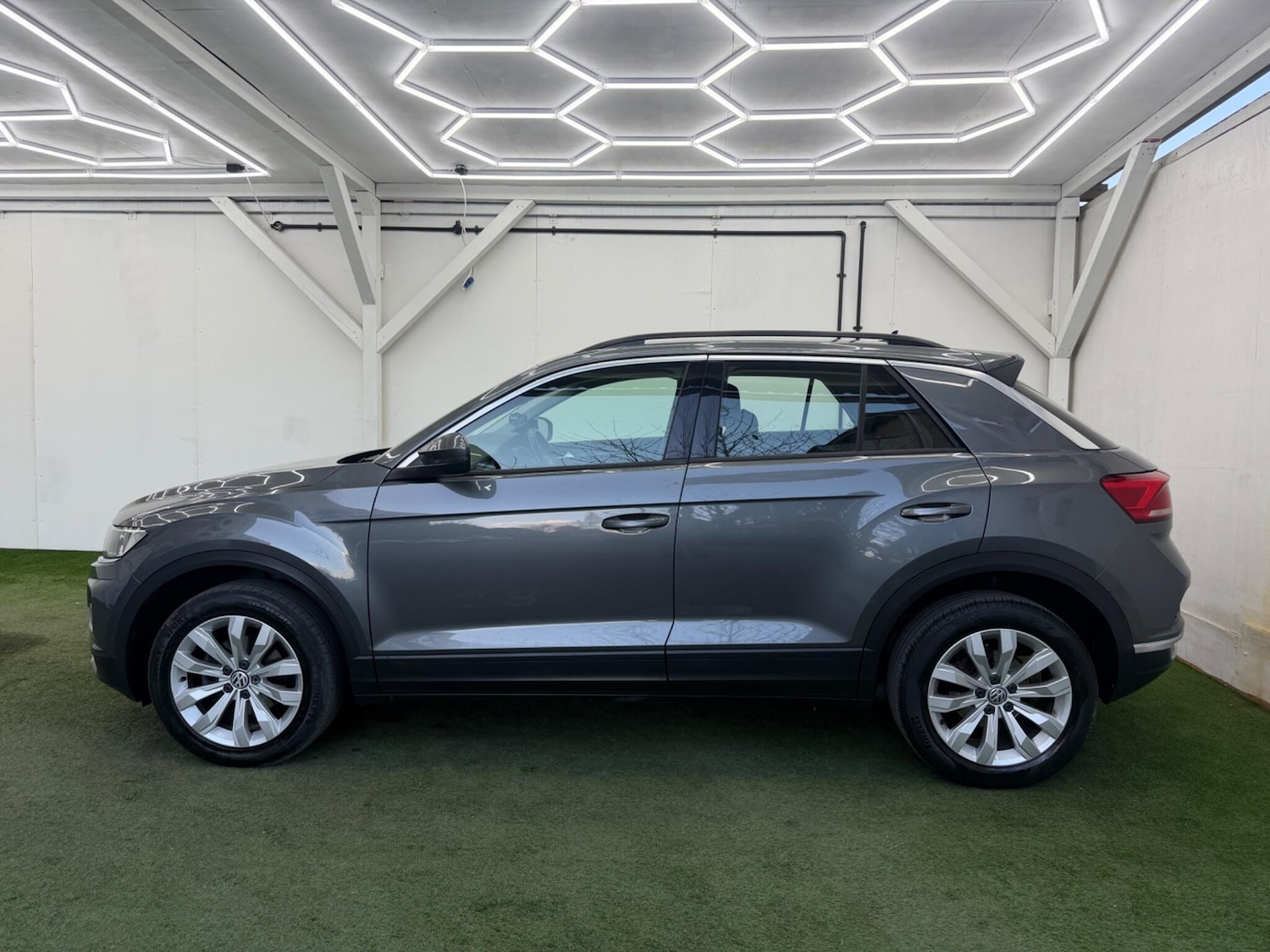 Used Volkswagen T-Roc 2018 for sale - 77892856: Photo 11