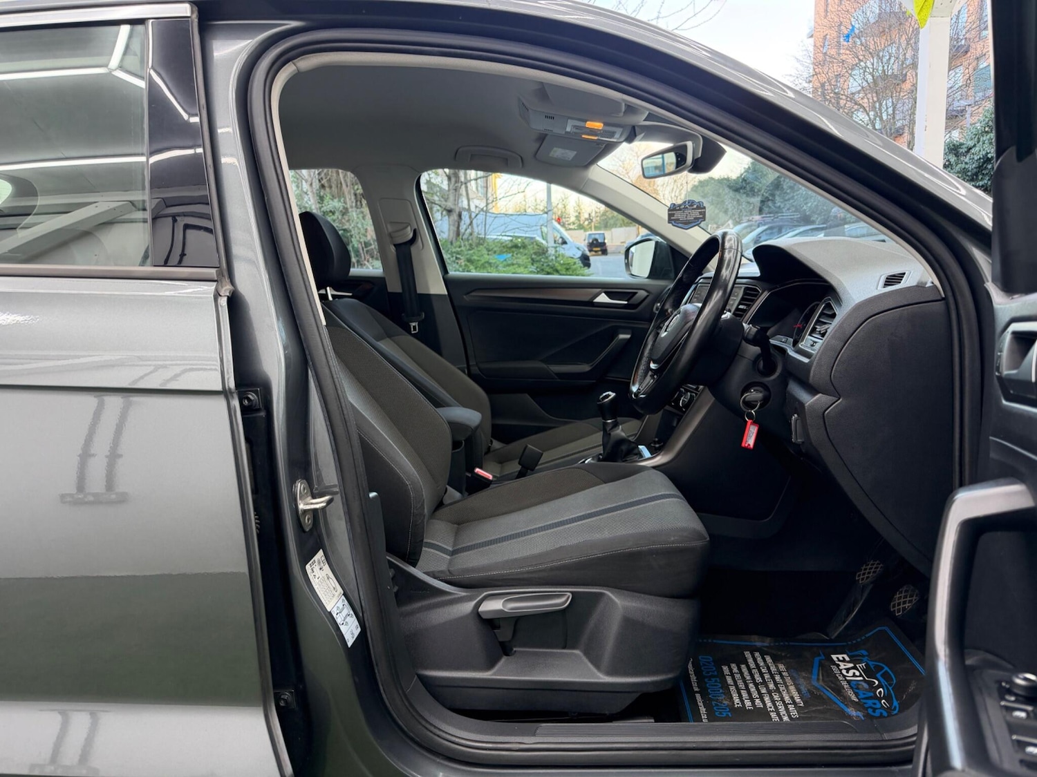 Used Volkswagen T-Roc 2018 for sale - 77892856: Photo 14