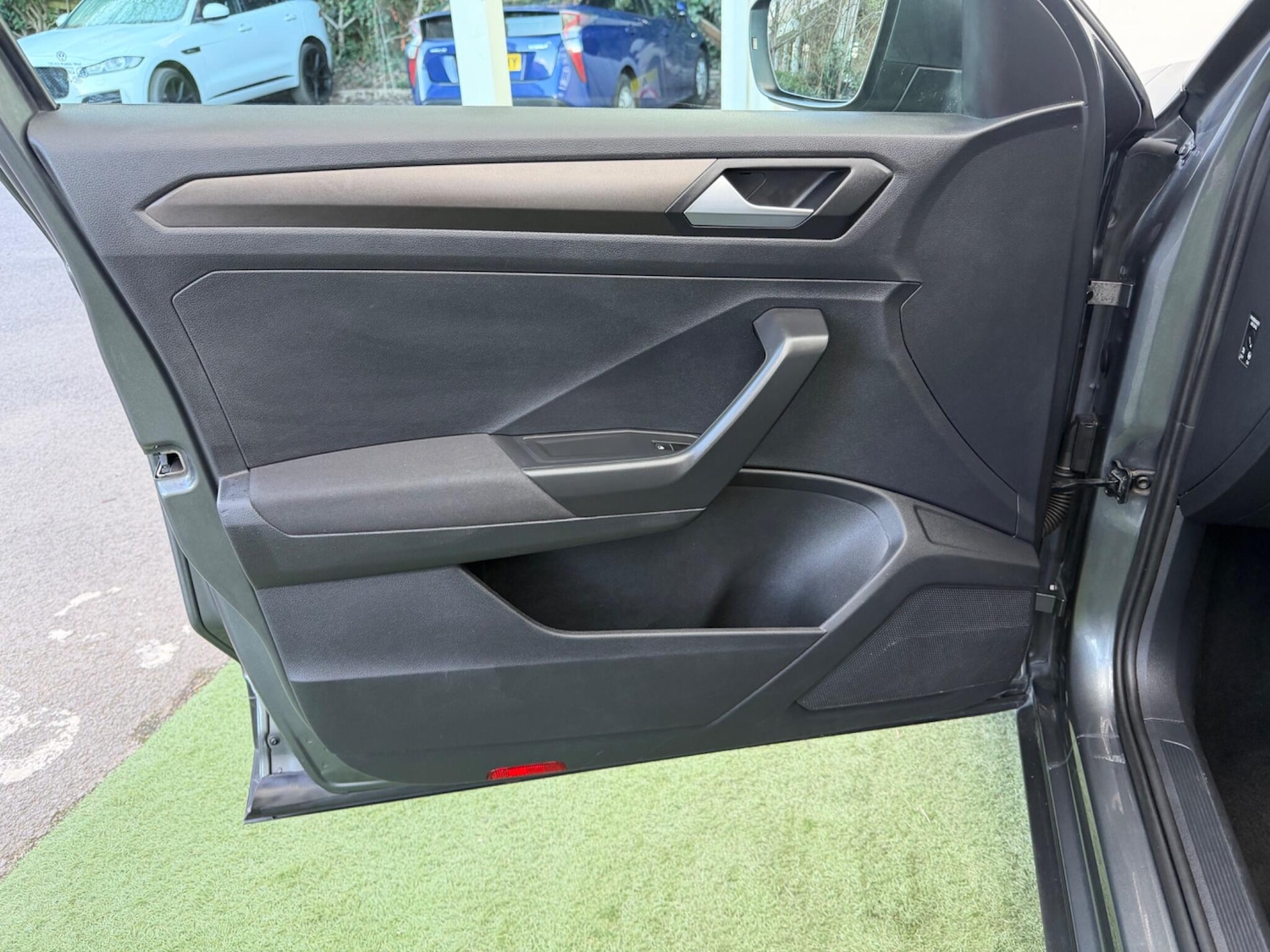 Used Volkswagen T-Roc 2018 for sale - 77892856: Photo 27