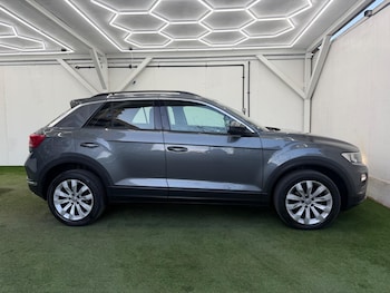 Used Volkswagen T-Roc 2018 for sale - 77892856: Photo