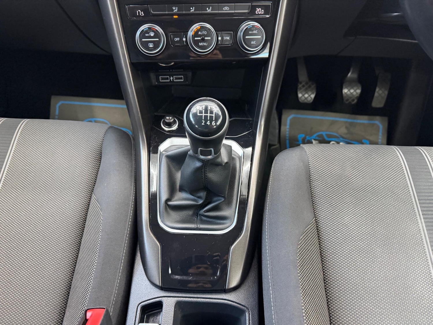 Used Volkswagen T-Roc 2018 for sale - 77892856: Photo 30