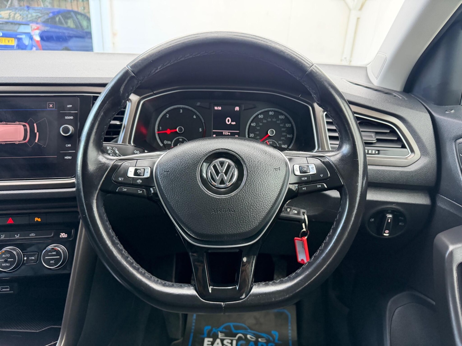 Used Volkswagen T-Roc 2018 for sale - 77892856: Photo 32