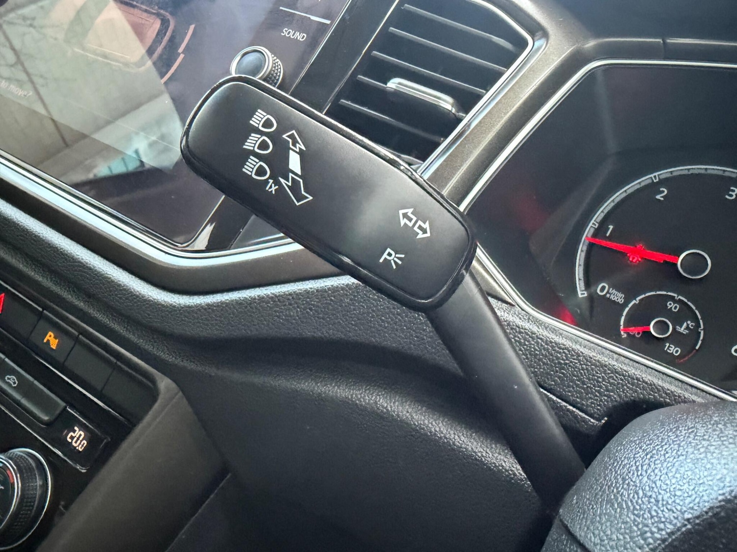 Used Volkswagen T-Roc 2018 for sale - 77892856: Photo 36