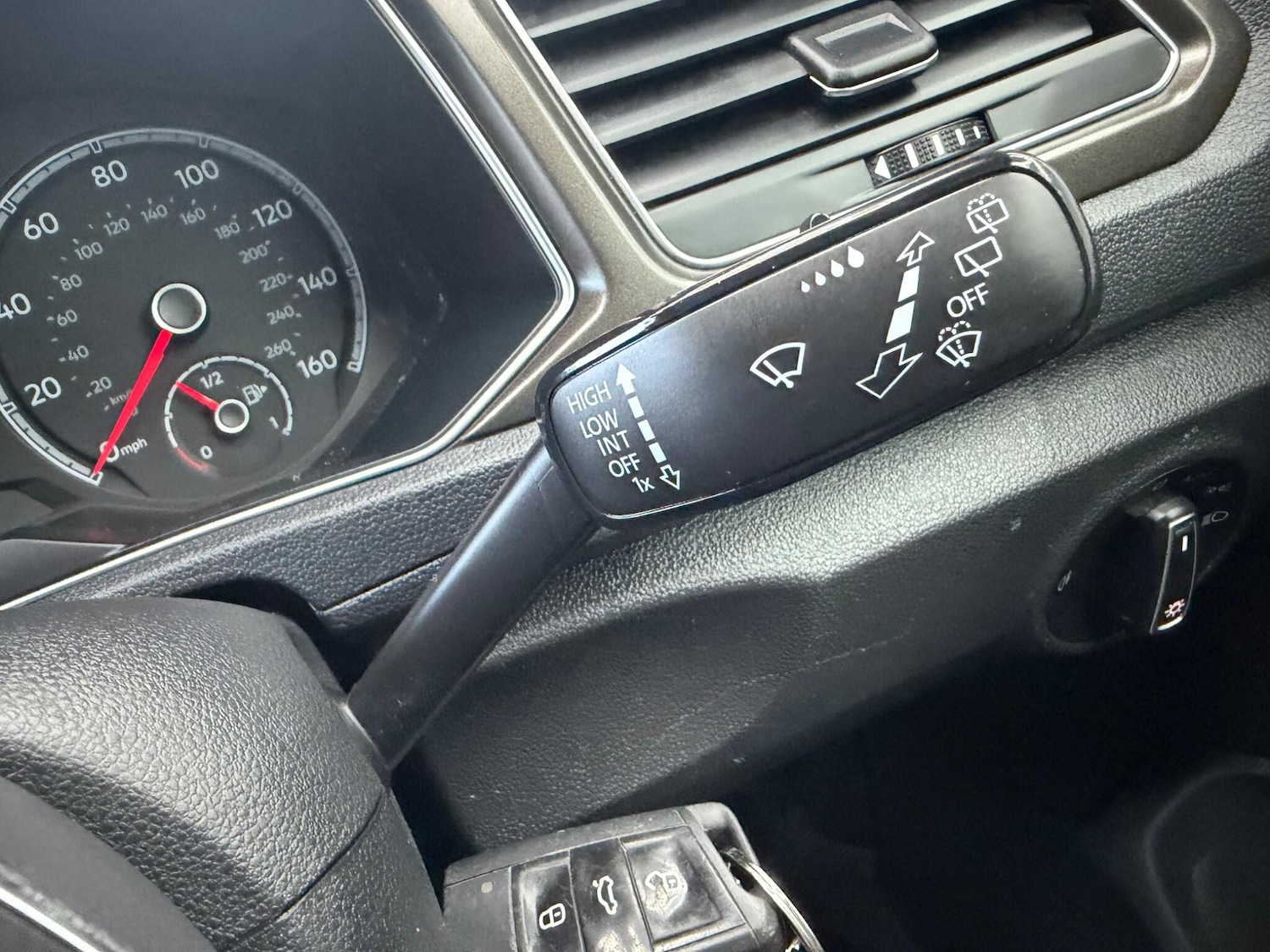 Used Volkswagen T-Roc 2018 for sale - 77892856: Photo 37