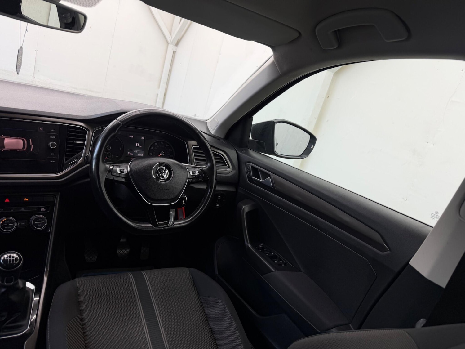 Used Volkswagen T-Roc 2018 for sale - 77892856: Photo 39