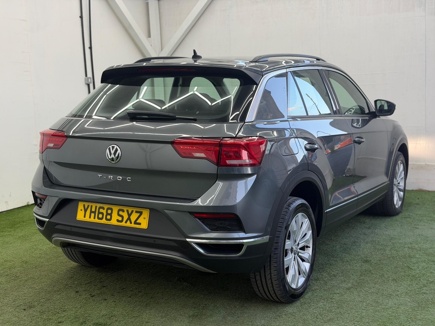 Used Volkswagen T-Roc 2018 for sale - 77892856: Photo 6