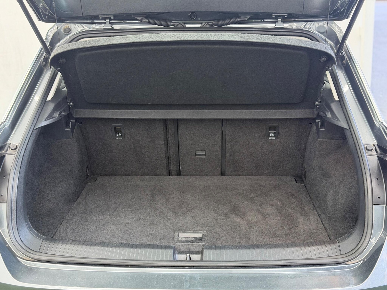 Used Volkswagen T-Roc 2018 for sale - 77892856: Photo 8