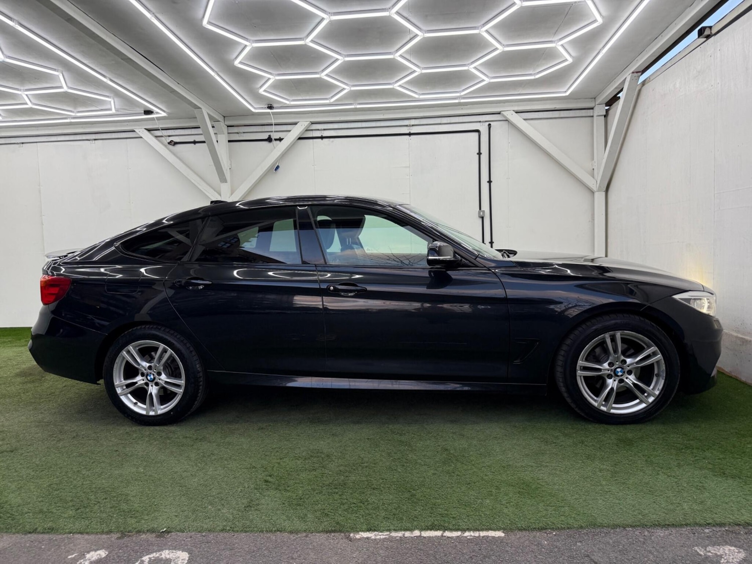 Used BMW 3 Series 2016 for sale - 77824141: Photo 2