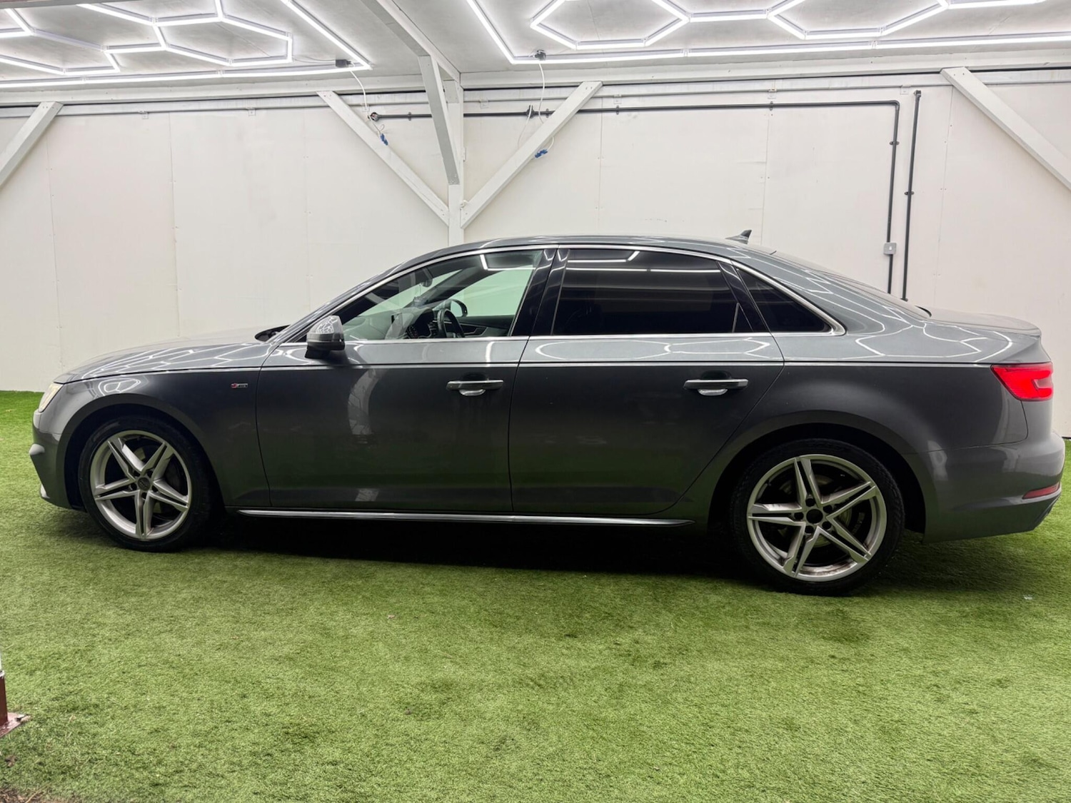 Used Audi A4 2017 for sale - 77120169: Photo 10