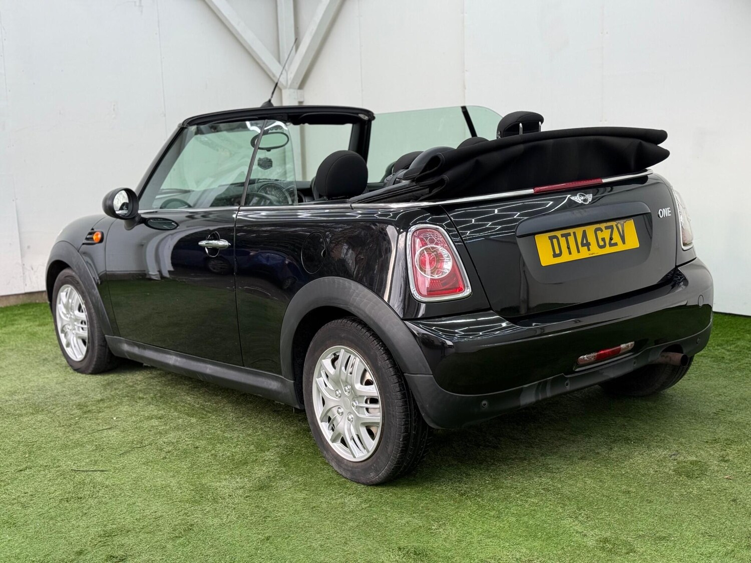 Used MINI Convertible 2014 for sale - 77400525: Photo 16